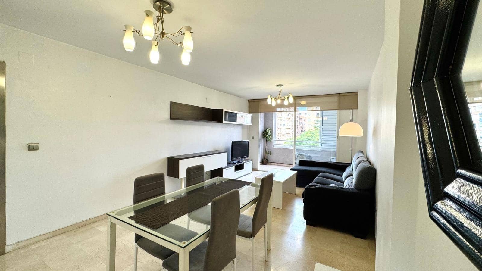 4 slaapkamer Appartement te huur in Alicante stad met garage - € 1.300 (Ref: 9608099)