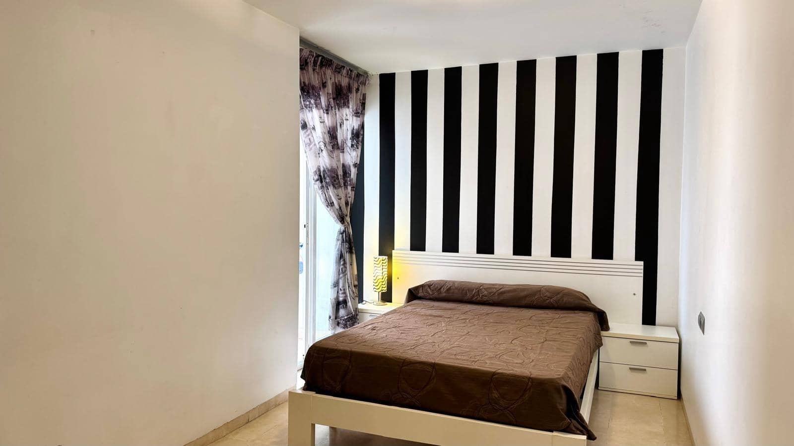 4 slaapkamer Appartement te huur in Alicante stad met garage - € 1.300 (Ref: 9608099)