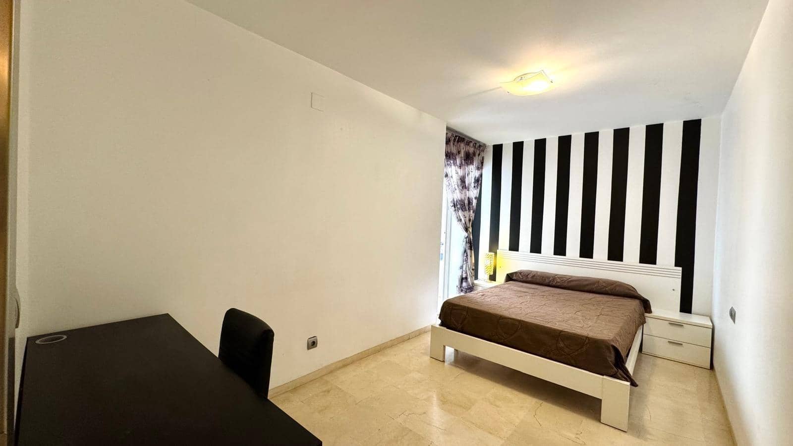 4 slaapkamer Appartement te huur in Alicante stad met garage - € 1.300 (Ref: 9608099)