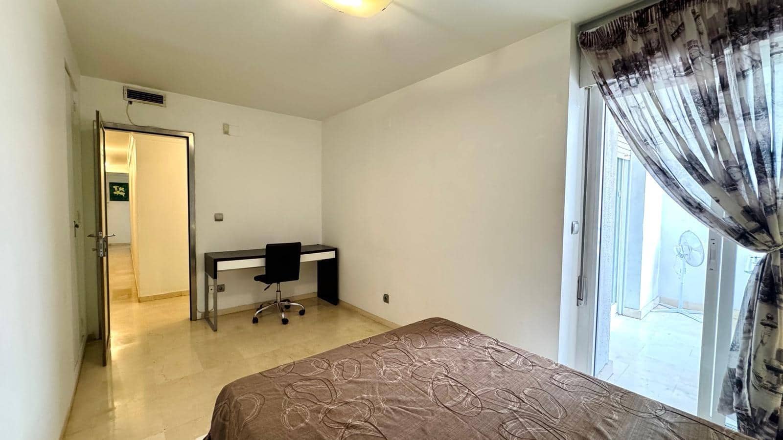 4 slaapkamer Appartement te huur in Alicante stad met garage - € 1.300 (Ref: 9608099)