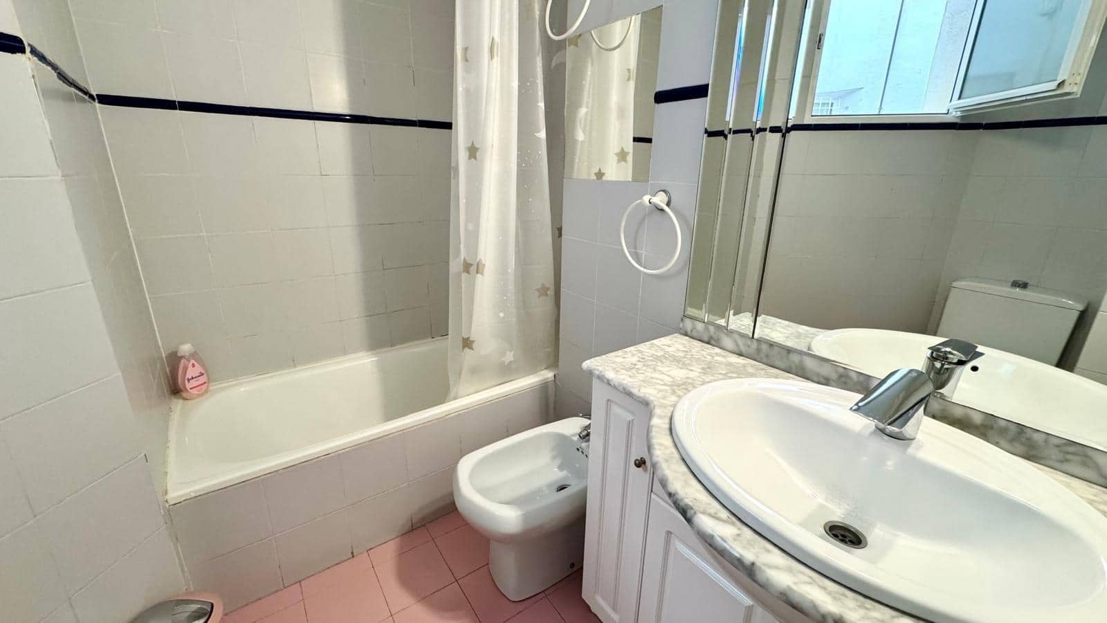 4 slaapkamer Appartement te huur in Alicante stad met garage - € 1.300 (Ref: 9608099)
