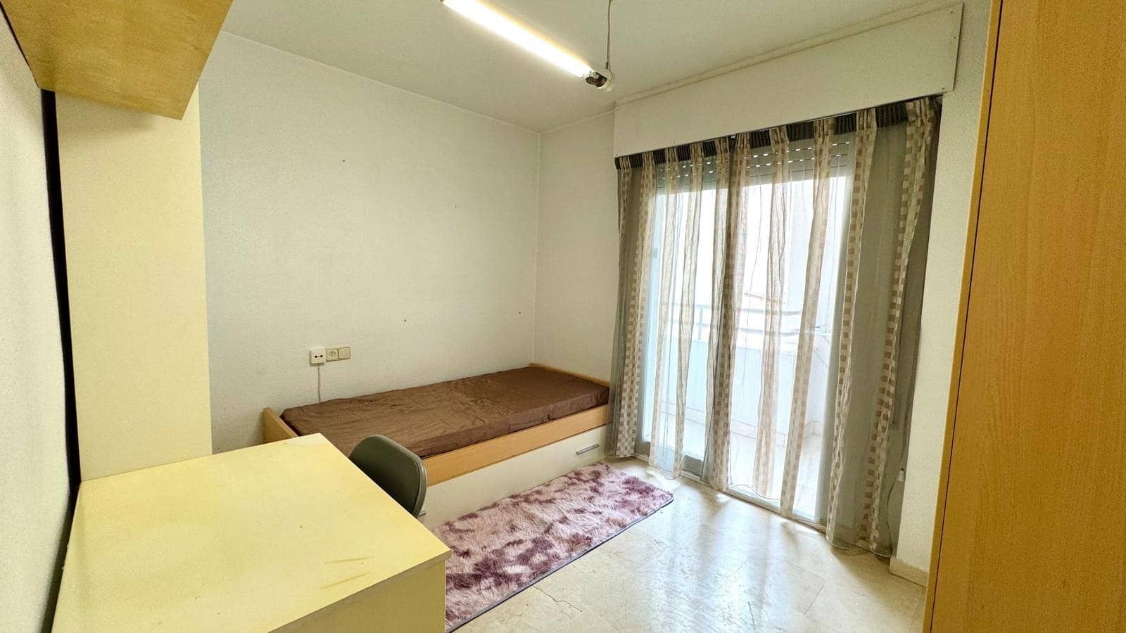 4 slaapkamer Appartement te huur in Alicante stad met garage - € 1.300 (Ref: 9608099)