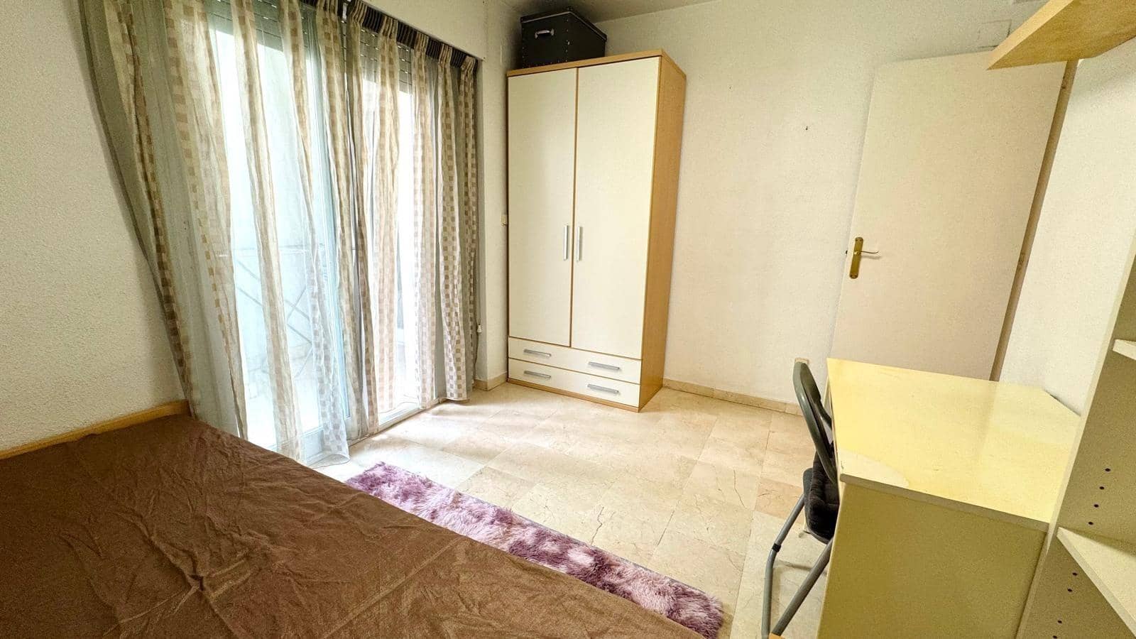 4 slaapkamer Appartement te huur in Alicante stad met garage - € 1.300 (Ref: 9608099)
