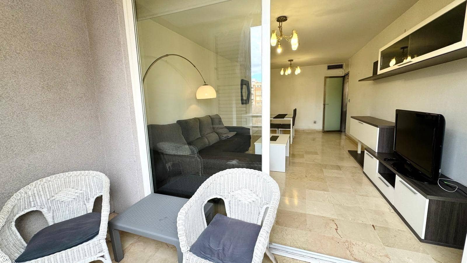 4 slaapkamer Appartement te huur in Alicante stad met garage - € 1.300 (Ref: 9608099)