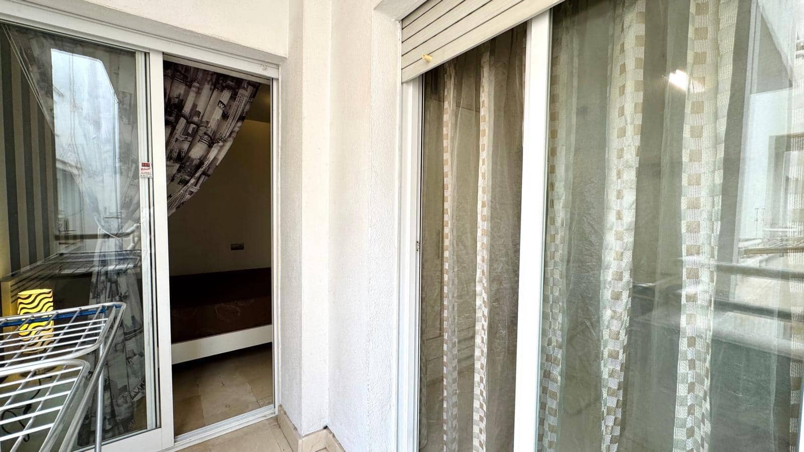 4 slaapkamer Appartement te huur in Alicante stad met garage - € 1.300 (Ref: 9608099)