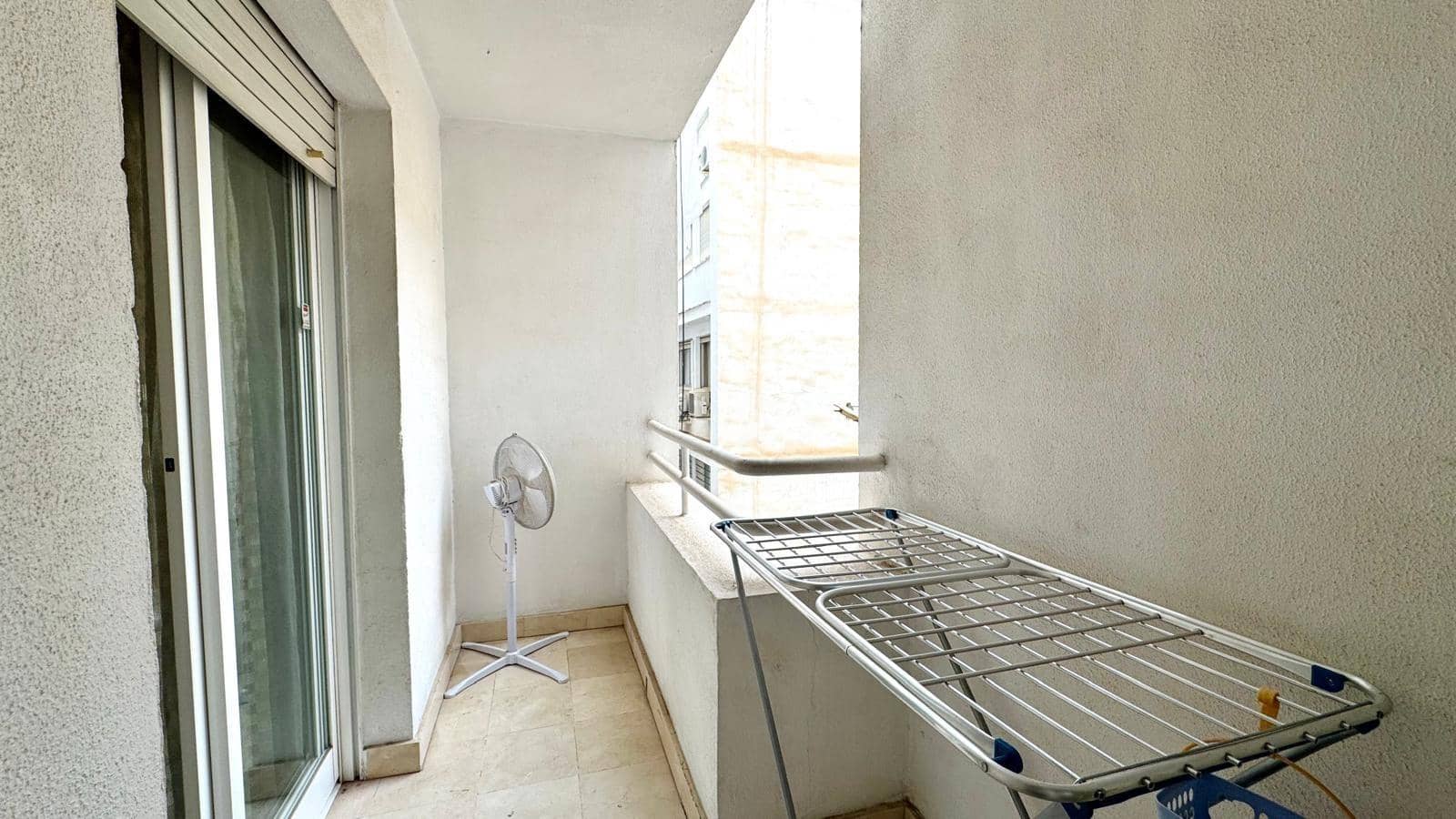 4 slaapkamer Appartement te huur in Alicante stad met garage - € 1.300 (Ref: 9608099)