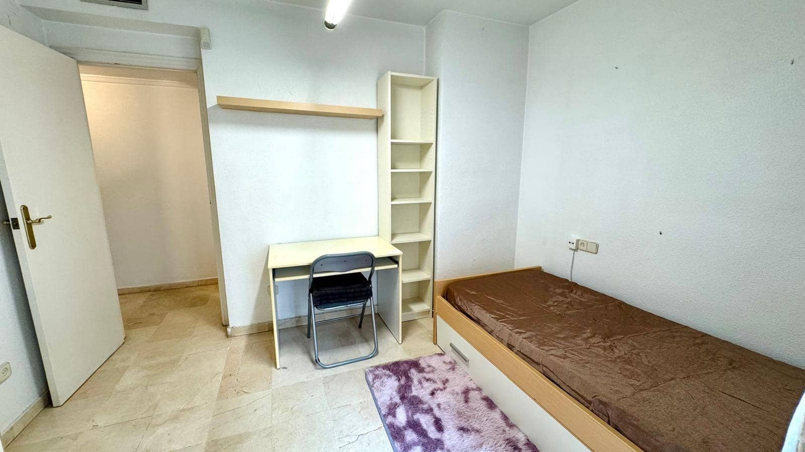 4 slaapkamer Appartement te huur in Alicante stad met garage - € 1.300 (Ref: 9608099)