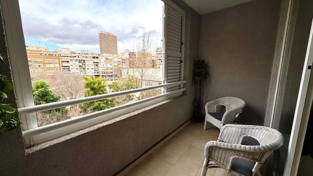4 slaapkamer Appartement te huur in Alicante stad met garage - € 1.300 (Ref: 9608099)