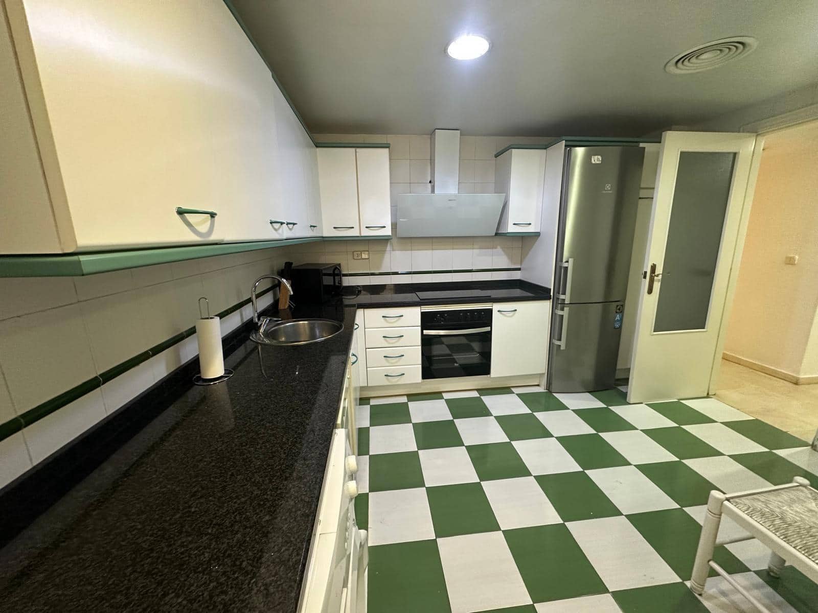 4 slaapkamer Appartement te huur in Alicante stad met garage - € 1.300 (Ref: 9608099)