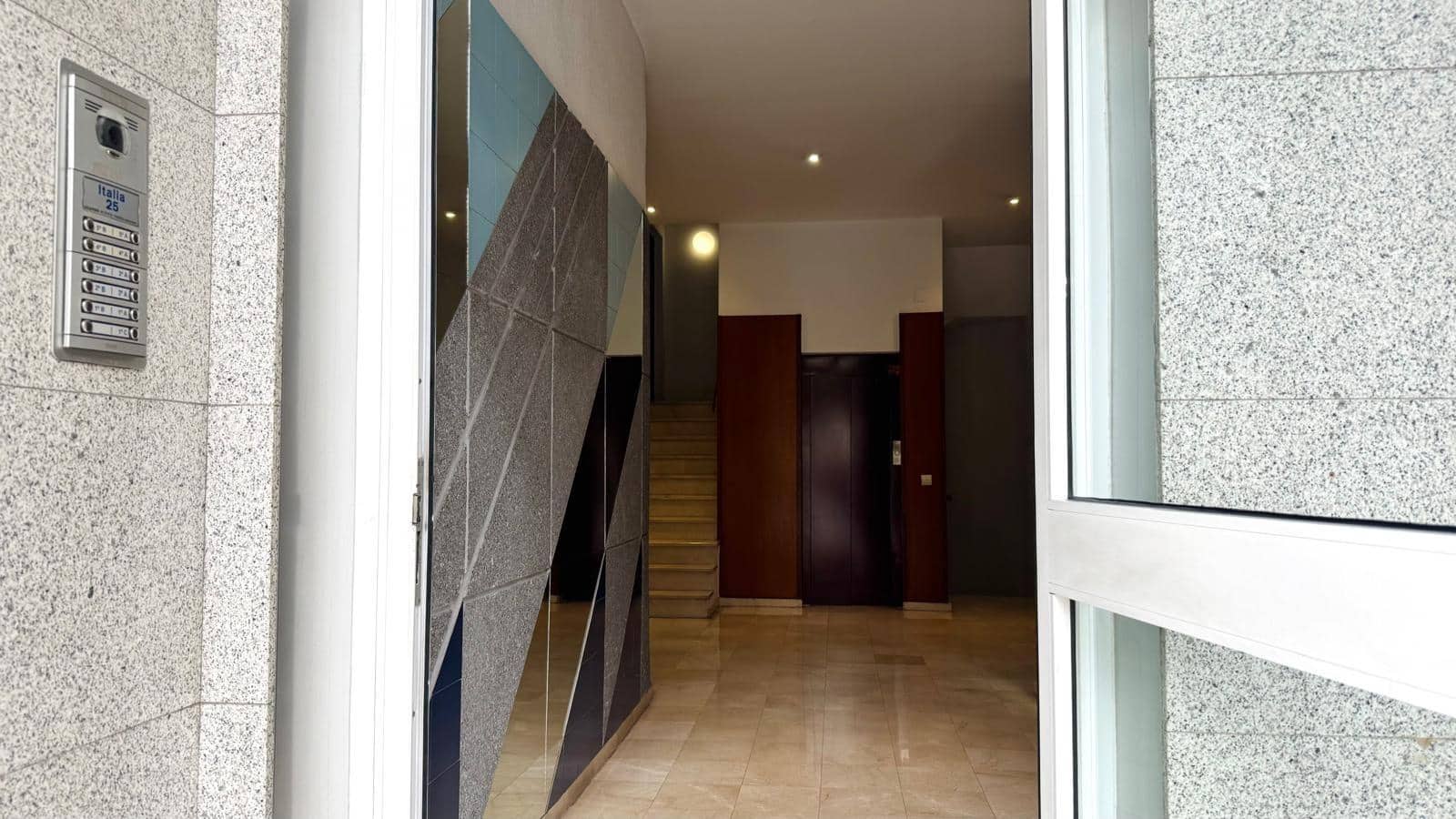 4 slaapkamer Appartement te huur in Alicante stad met garage - € 1.300 (Ref: 9608099)