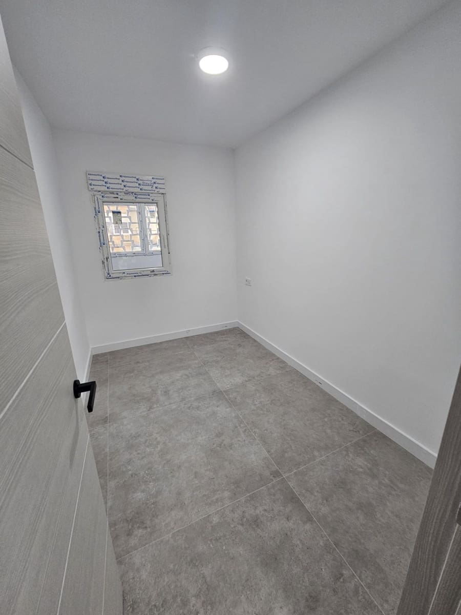 3 bedroom Flat for sale in Alicante / Alacant city - € 320,000 (Ref: 9615489)