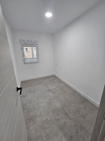 3 bedroom Flat for sale in Carolinas Bajas, Alicante / Alacant city - € 320,000 (Ref: 9615489)