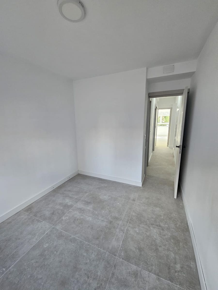 3 bedroom Flat for sale in Alicante / Alacant city - € 320,000 (Ref: 9615489)