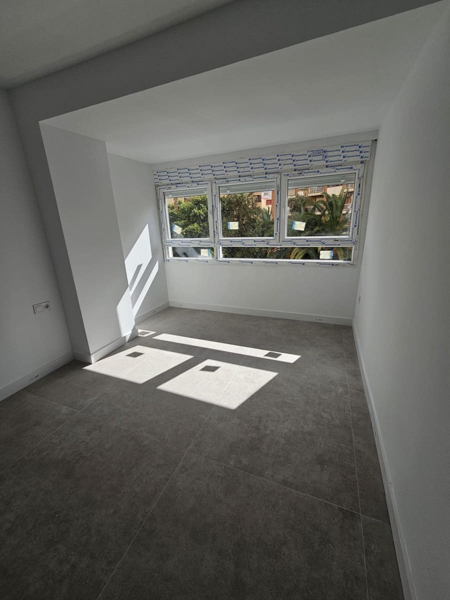 3 bedroom Flat for sale in Alicante / Alacant city - € 320,000 (Ref: 9615489)