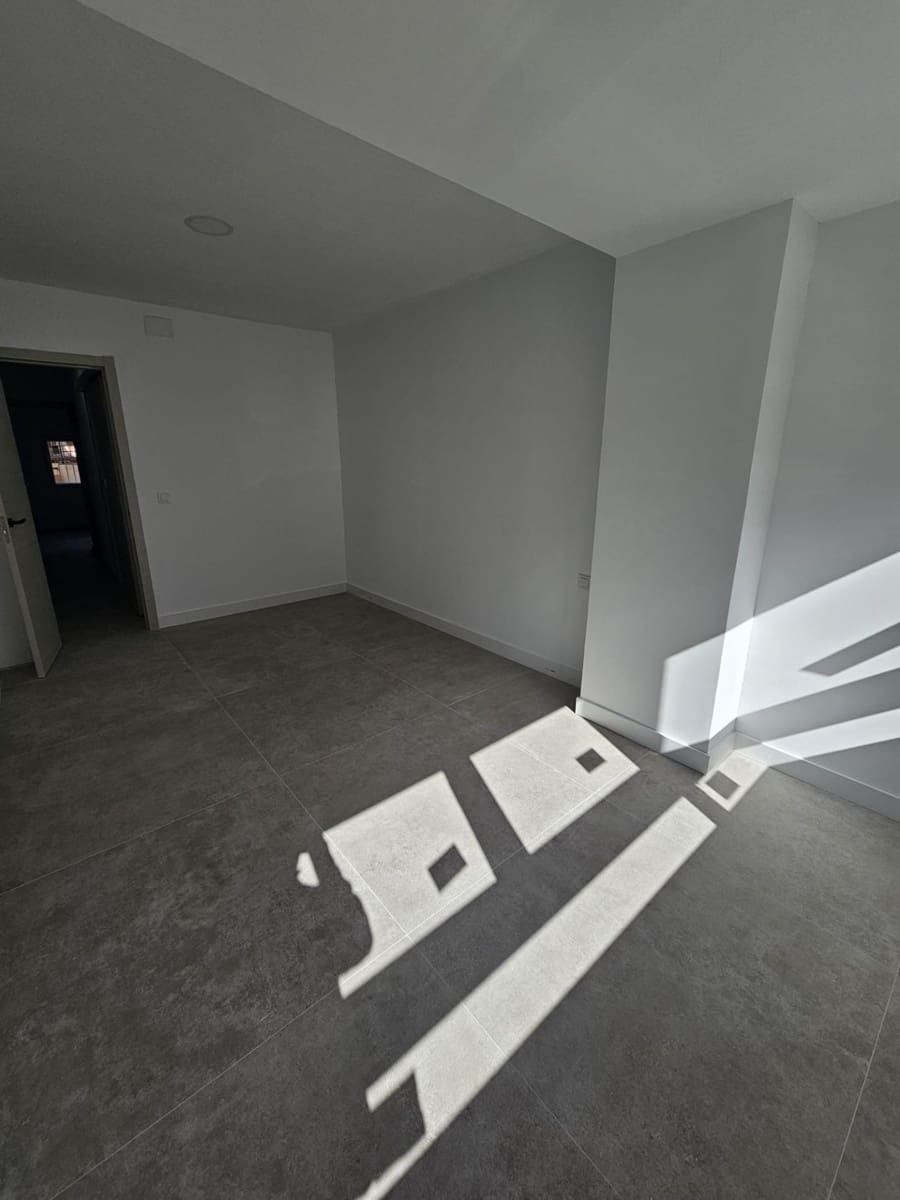 3 bedroom Flat for sale in Alicante / Alacant city - € 320,000 (Ref: 9615489)