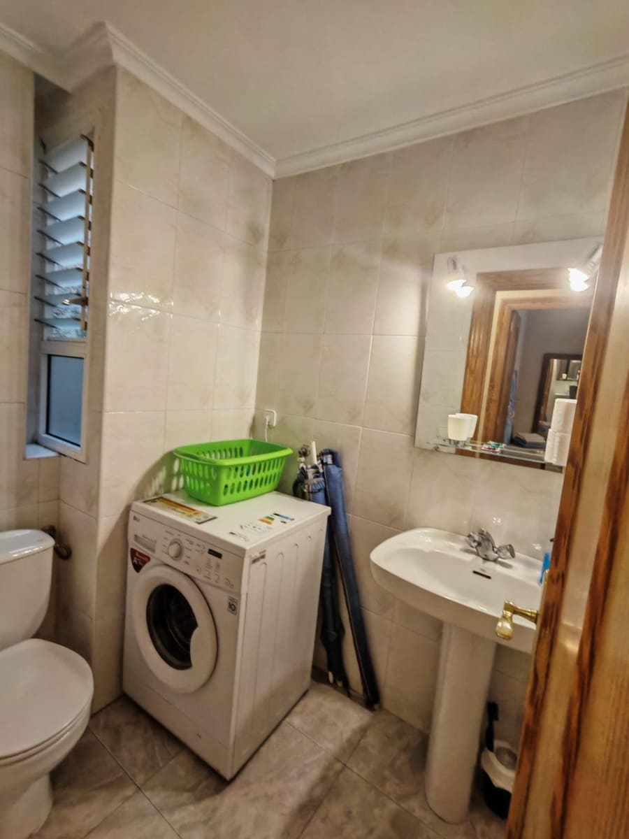 3 bedroom Flat for sale in Alicante / Alacant city - € 235,000 (Ref: 9621793)