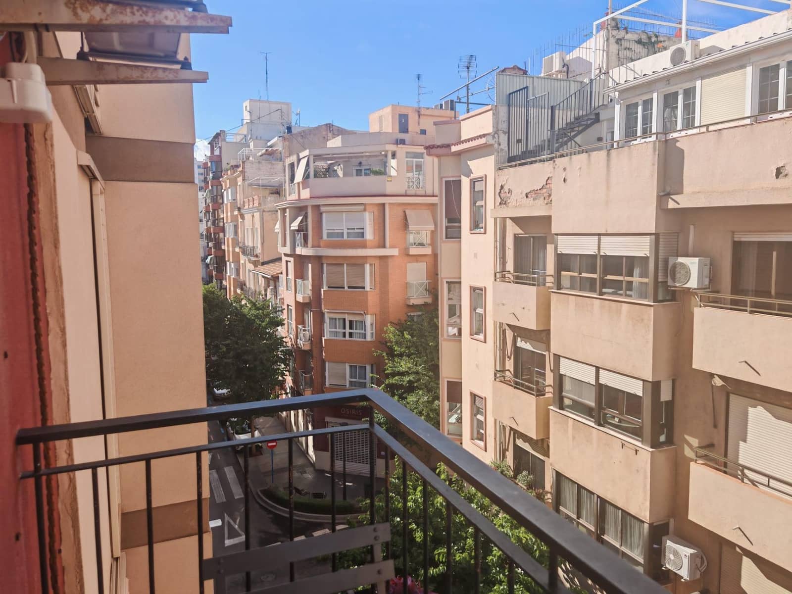 3 bedroom Flat for sale in Alicante / Alacant city - € 235,000 (Ref: 9621793)