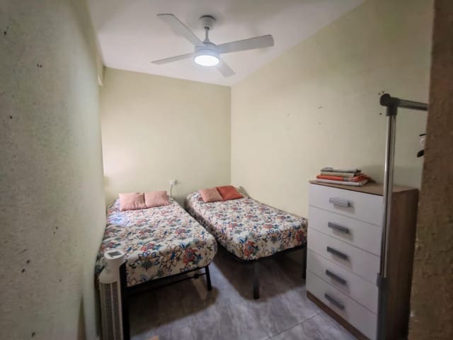 3 bedroom Flat for sale in Alicante / Alacant city - € 235,000 (Ref: 9621793)