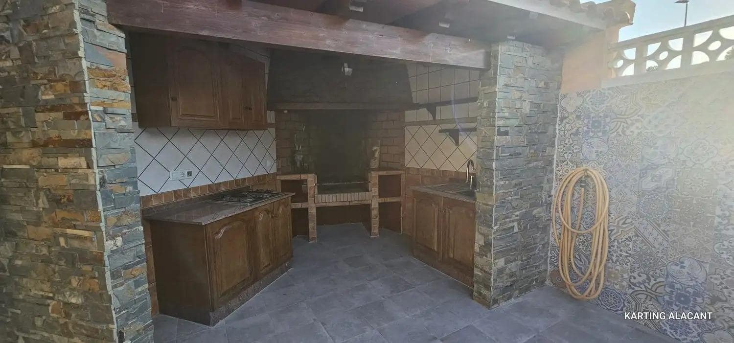 5 chambre Bungalow à vendre à San Vicente / Sant Vicent del Raspeig avec piscine garage - 415 000 € (Ref: 9634312)