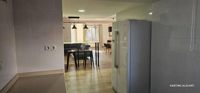 5 chambre Bungalow à vendre à San Vicente / Sant Vicent del Raspeig avec piscine garage - 415 000 € (Ref: 9634312)