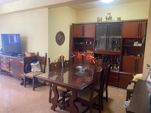 4 quarto Apartamento para venda em Escaleritas, Las Palmas de Gran Canaria com garagem - 289 000 € (Ref: 9447129)