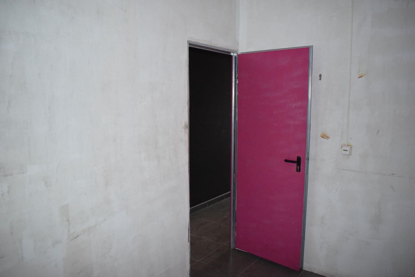 2 bedroom Commercial for sale in Las Palmas de Gran Canaria - € 59,000 (Ref: 9447135)