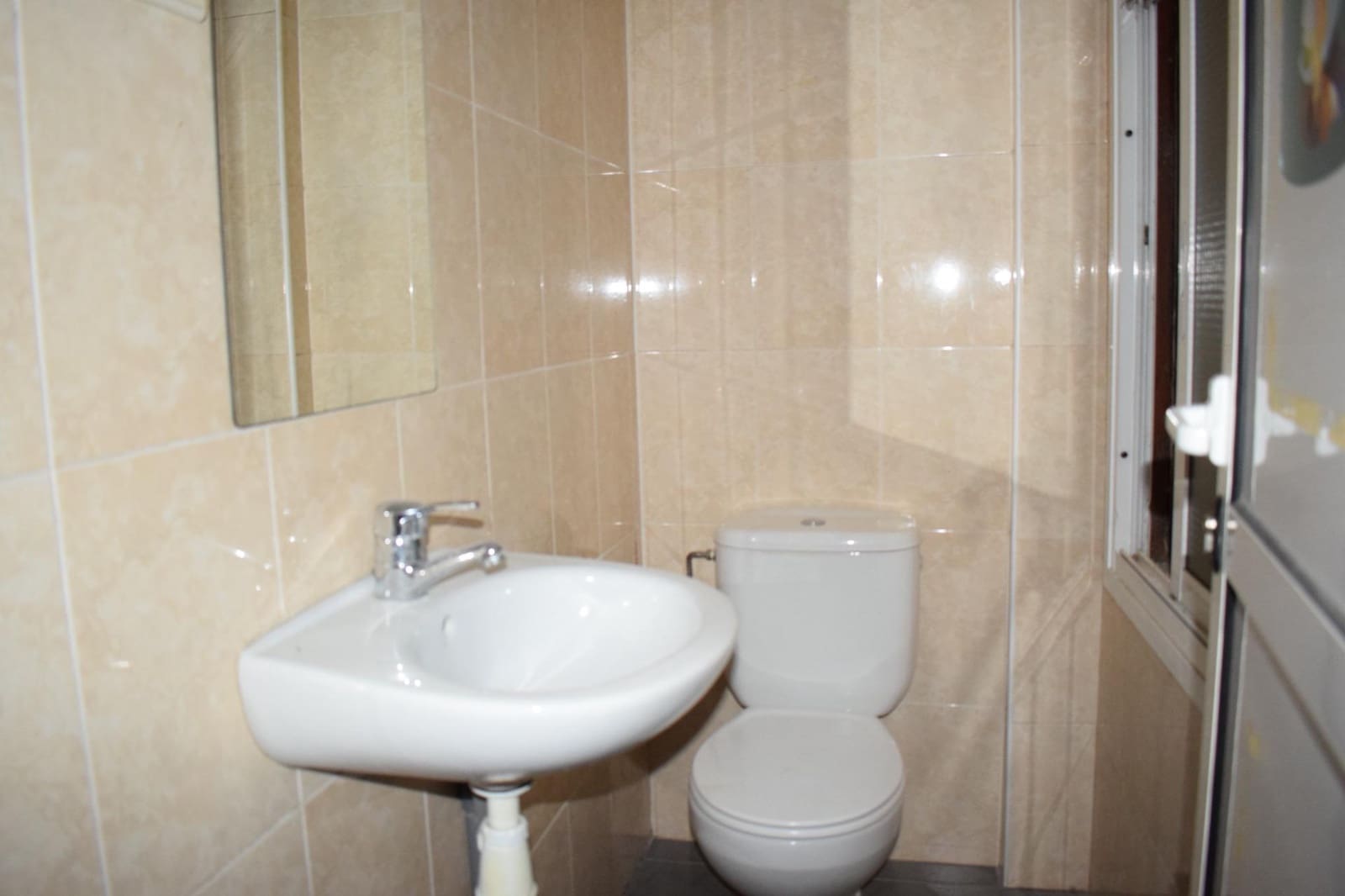 2 bedroom Commercial for sale in Las Palmas de Gran Canaria - € 59,000 (Ref: 9447135)