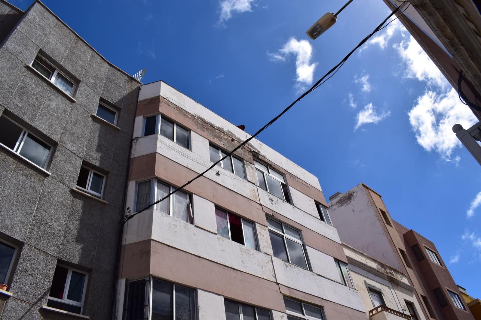 2 bedroom Commercial for sale in Las Palmas de Gran Canaria - € 59,000 (Ref: 9447135)