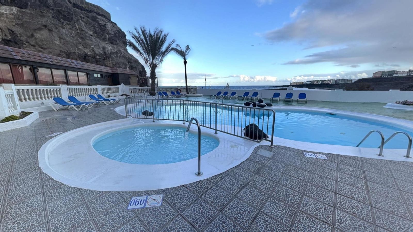 2 bedroom Flat for sale in Telde with pool garage - € 220,000 (Ref: 9447137)