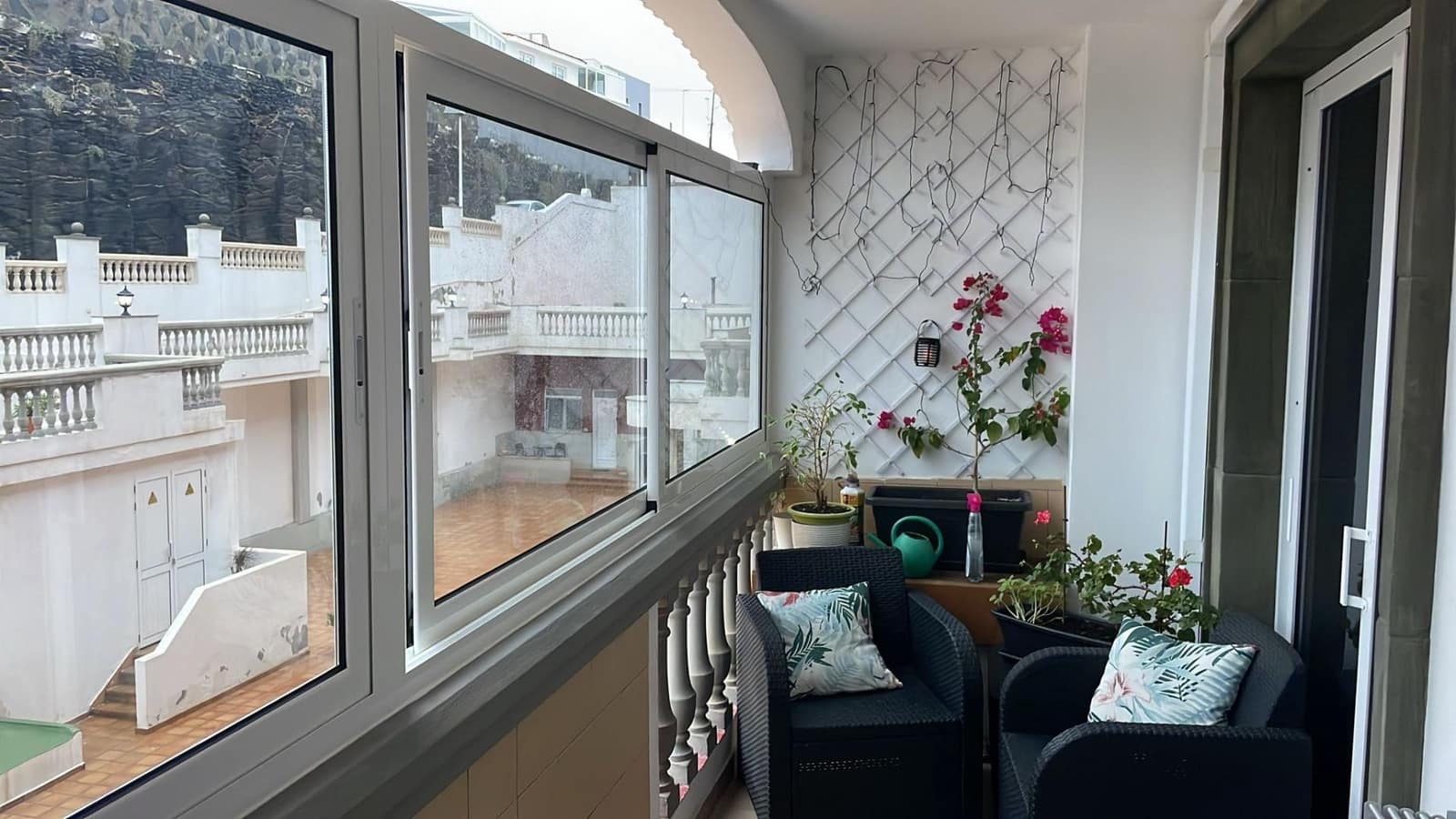 2 bedroom Flat for sale in Telde with pool garage - € 220,000 (Ref: 9447137)