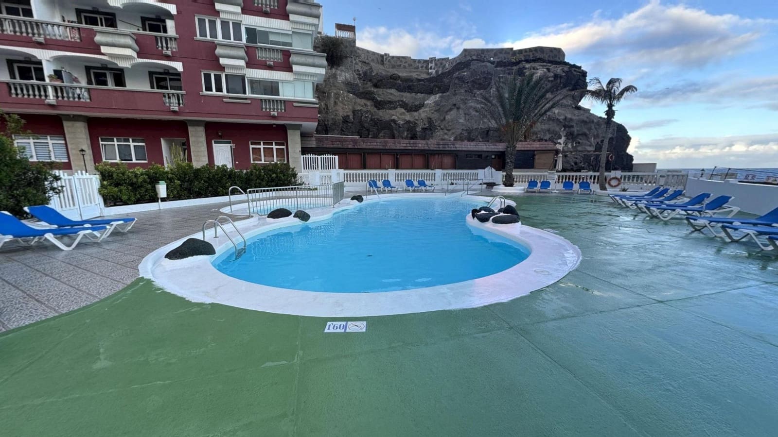 2 bedroom Flat for sale in Telde with pool garage - € 220,000 (Ref: 9447137)