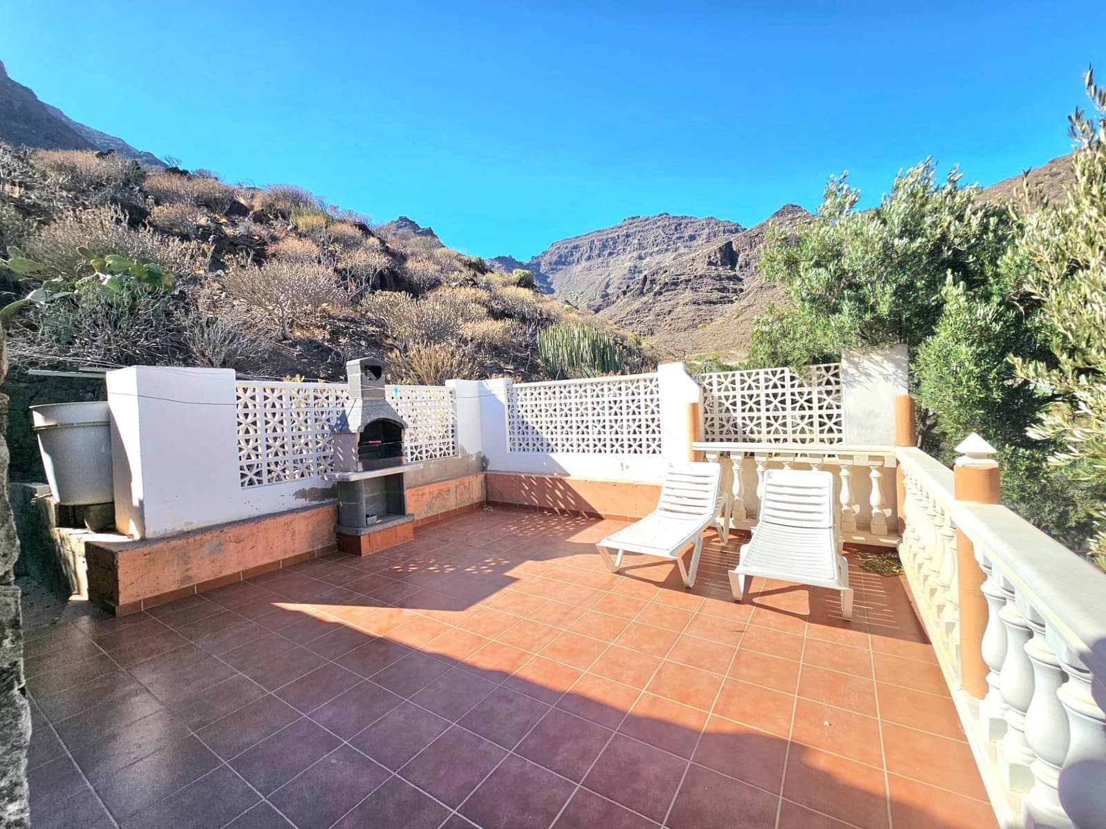 2 bedroom Finca/Country House for sale in La Aldea de San Nicolas with garage - € 900,000 (Ref: 9447146)