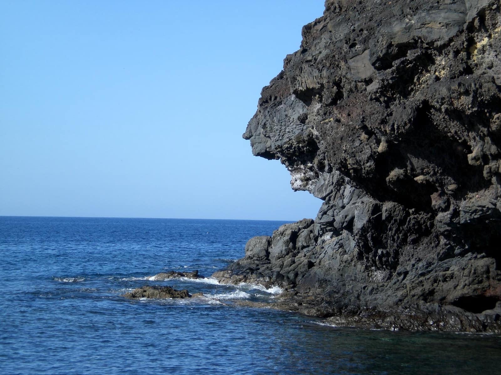 2 bedroom Finca/Country House for sale in La Aldea de San Nicolas with garage - € 900,000 (Ref: 9447146)