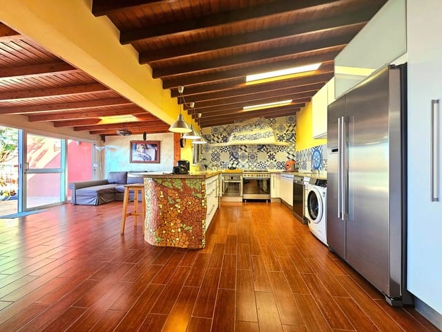 Chalet de 2 habitaciones en Telde en venta con garaje - 295.000 € (Ref: 9447149)