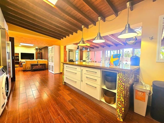Chalet de 2 habitaciones en Telde en venta con garaje - 295.000 € (Ref: 9447149)