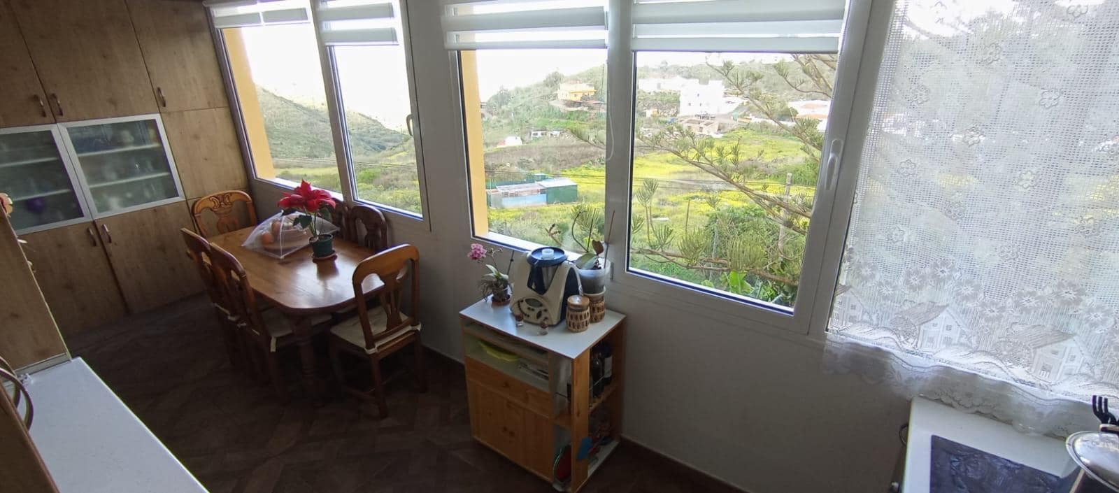 6 bedroom Villa for sale in San Lorenzo with garage - € 525,000 (Ref: 9447152)