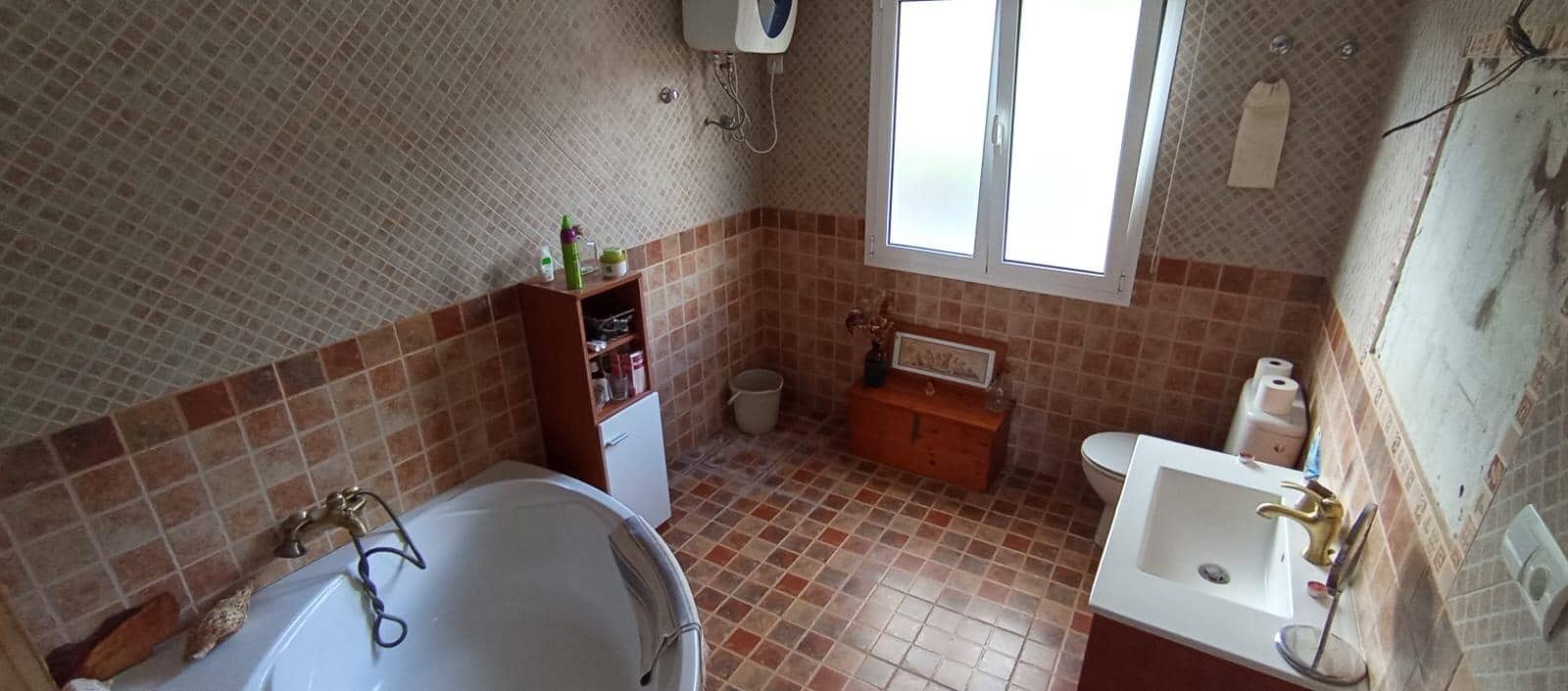 6 bedroom Villa for sale in San Lorenzo with garage - € 525,000 (Ref: 9447152)