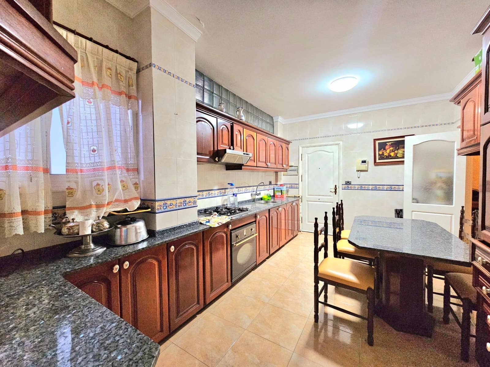 4 bedroom Flat for sale in Las Palmas de Gran Canaria - € 550,000 (Ref: 9447160)