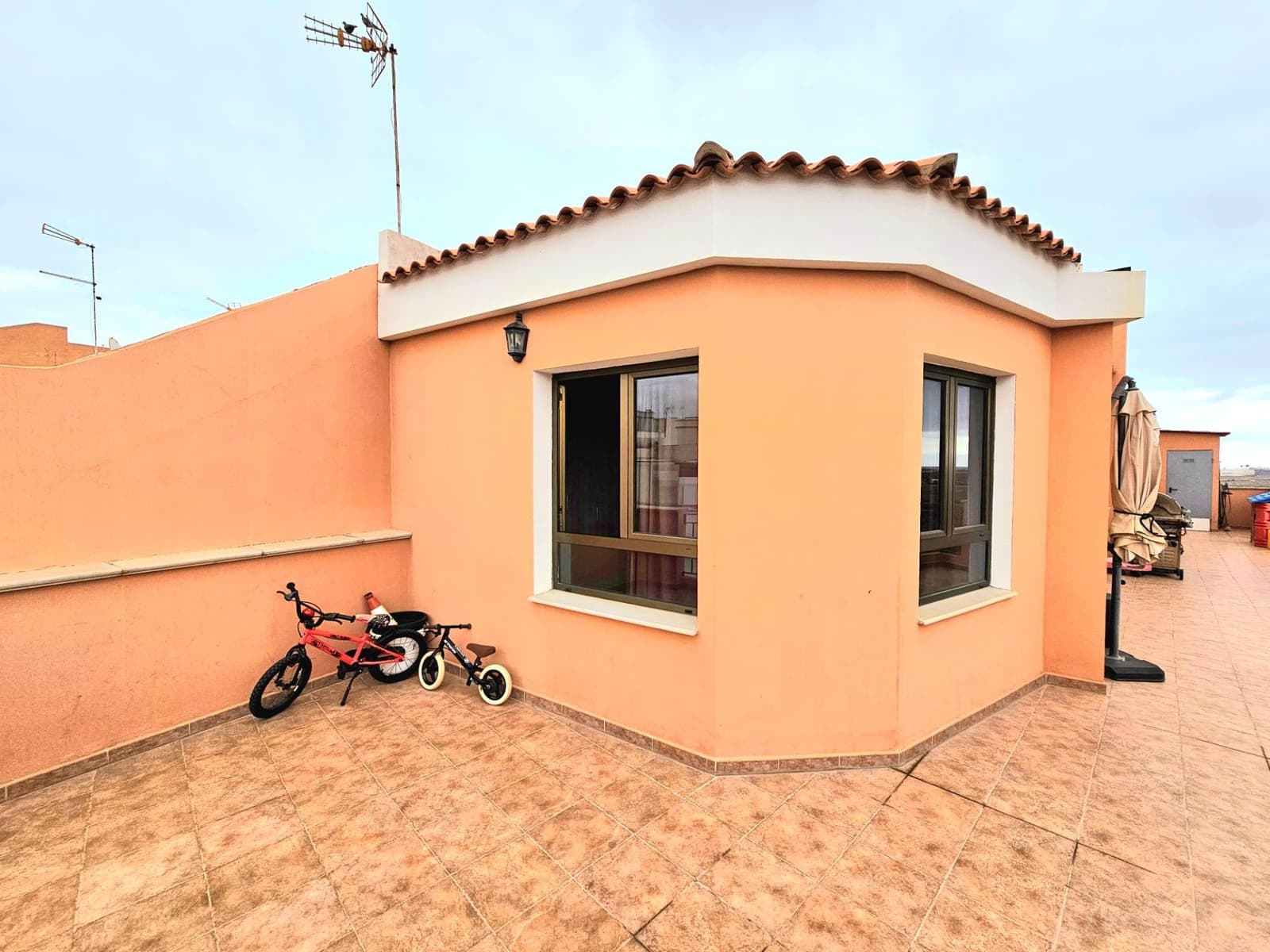 Ático de 2 habitaciones en Telde en venta con garaje - 245.000 € (Ref: 9447161)