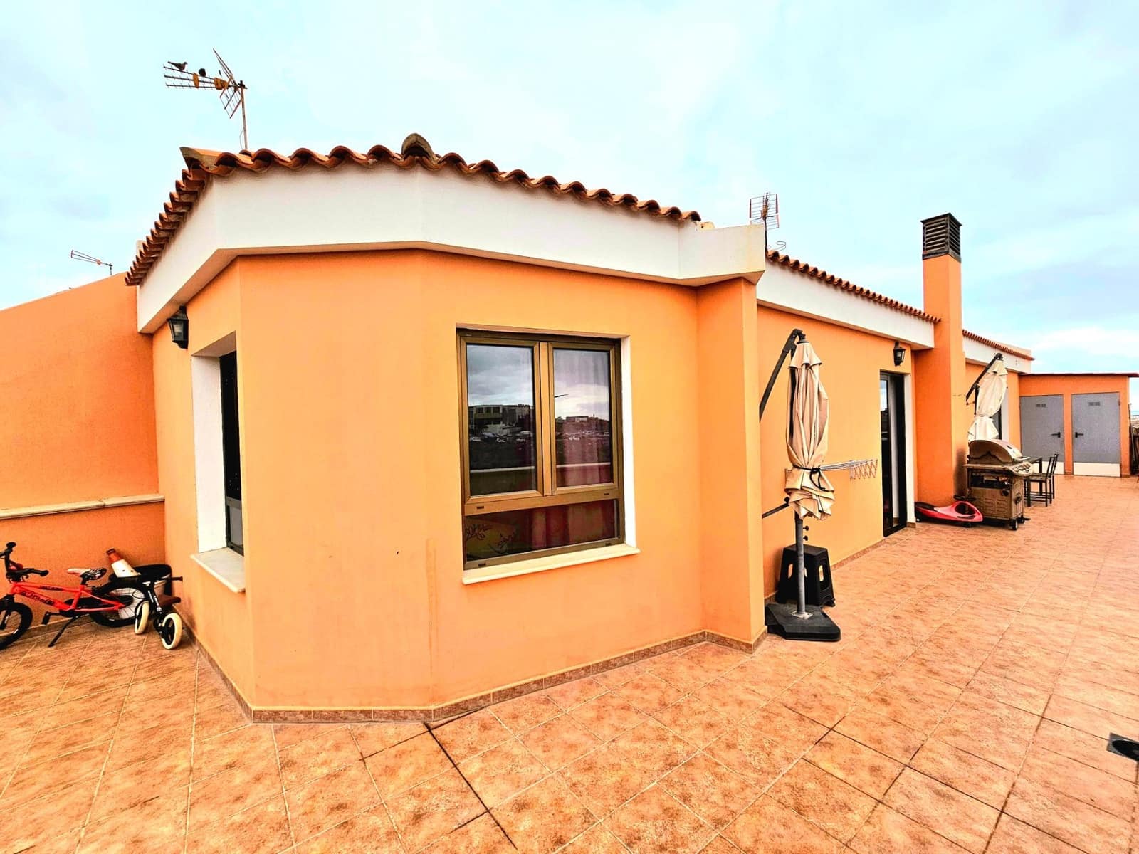 Ático de 2 habitaciones en Telde en venta con garaje - 245.000 € (Ref: 9447161)