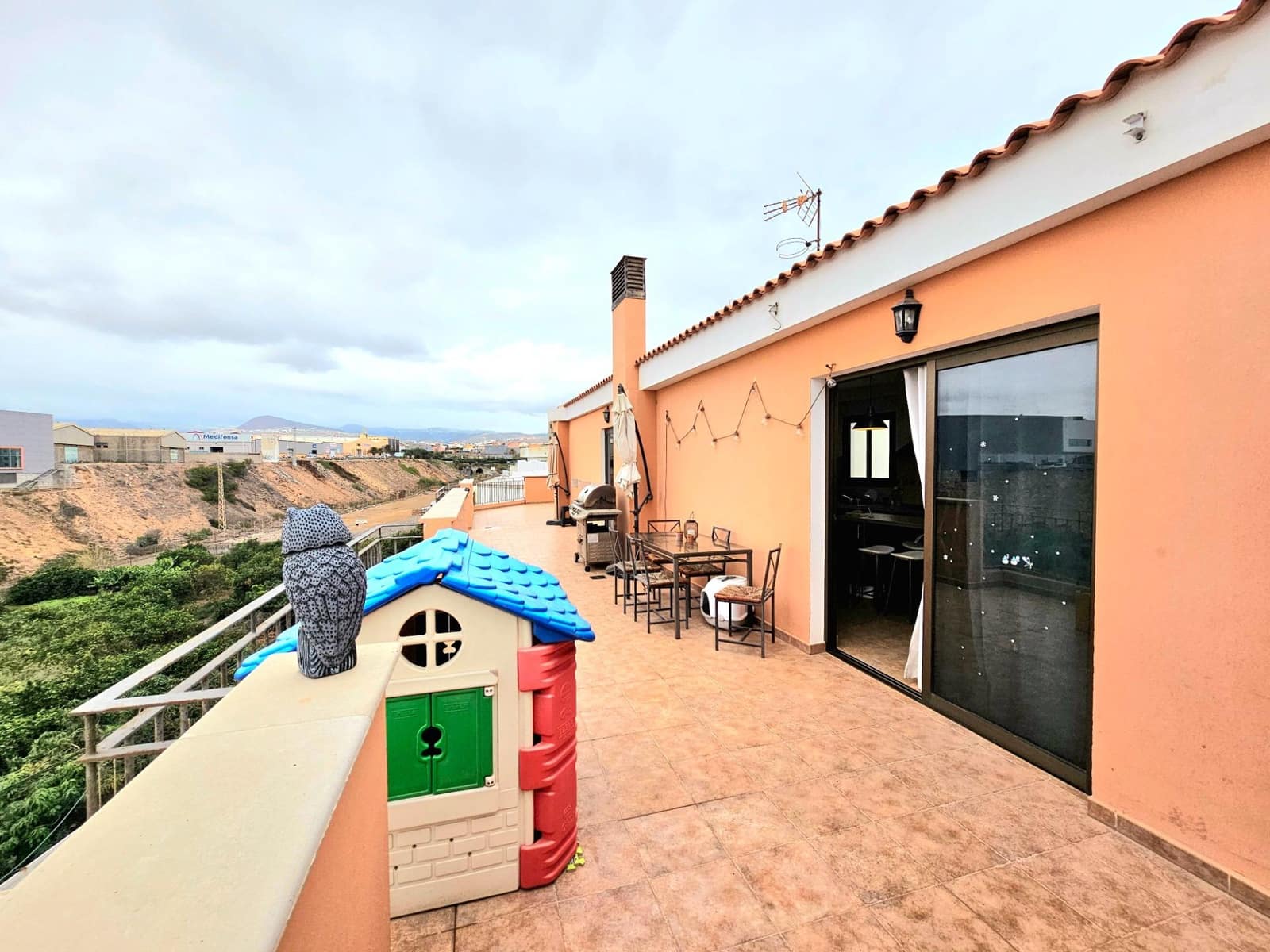 Ático de 2 habitaciones en Telde en venta con garaje - 245.000 € (Ref: 9447161)