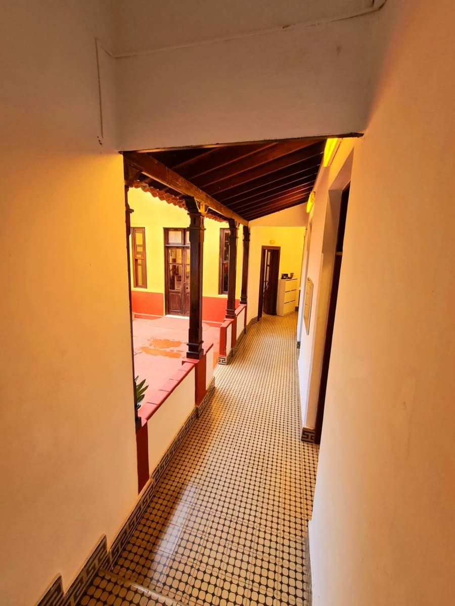 8 sovrum Hus till salu i Arucas med garage - 495 000 € (Ref: 9447162)