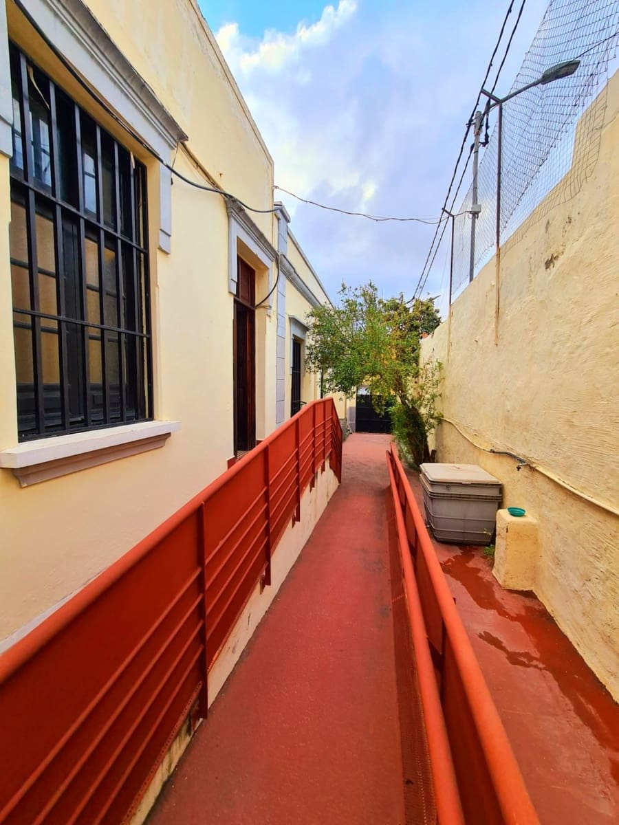 8 sovrum Hus till salu i Arucas med garage - 495 000 € (Ref: 9447162)