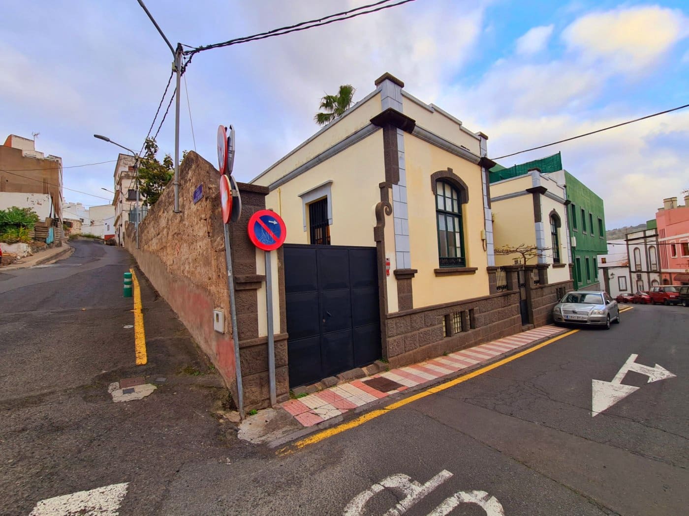 8 sovrum Hus till salu i Arucas med garage - 495 000 € (Ref: 9447162)