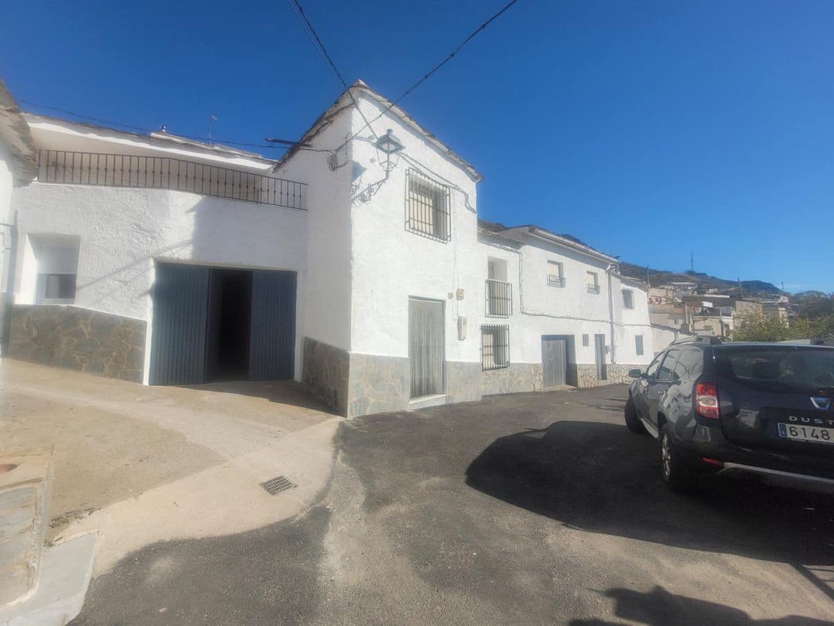 5 bedroom Townhouse for sale in Senes with garage - € 60,000 (Ref: 8392307)