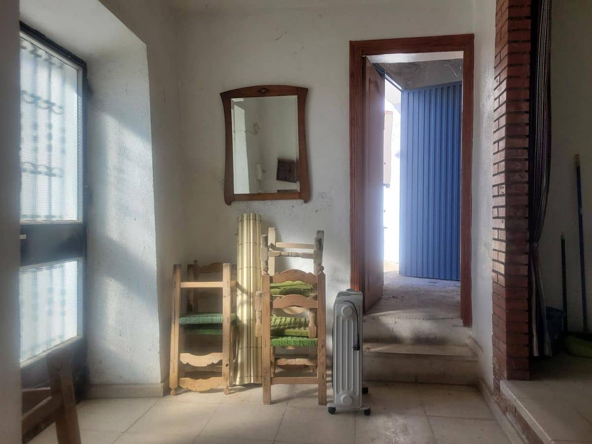 5 bedroom Townhouse for sale in Senes with garage - € 60,000 (Ref: 8392307)