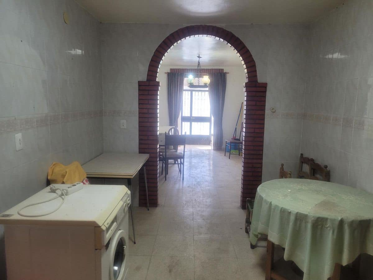 5 bedroom Townhouse for sale in Senes with garage - € 60,000 (Ref: 8392307)