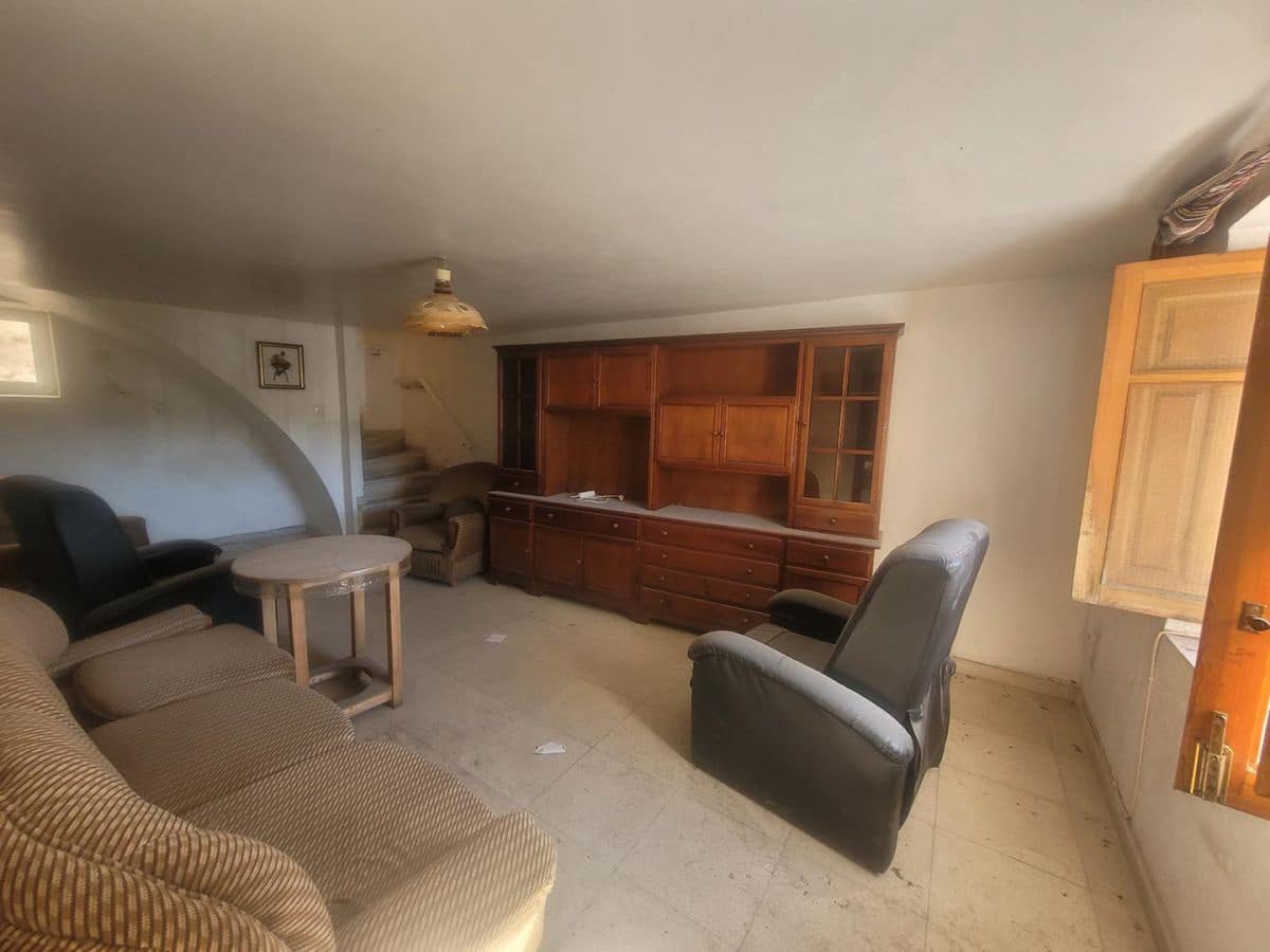 5 bedroom Townhouse for sale in Senes with garage - € 60,000 (Ref: 8392307)