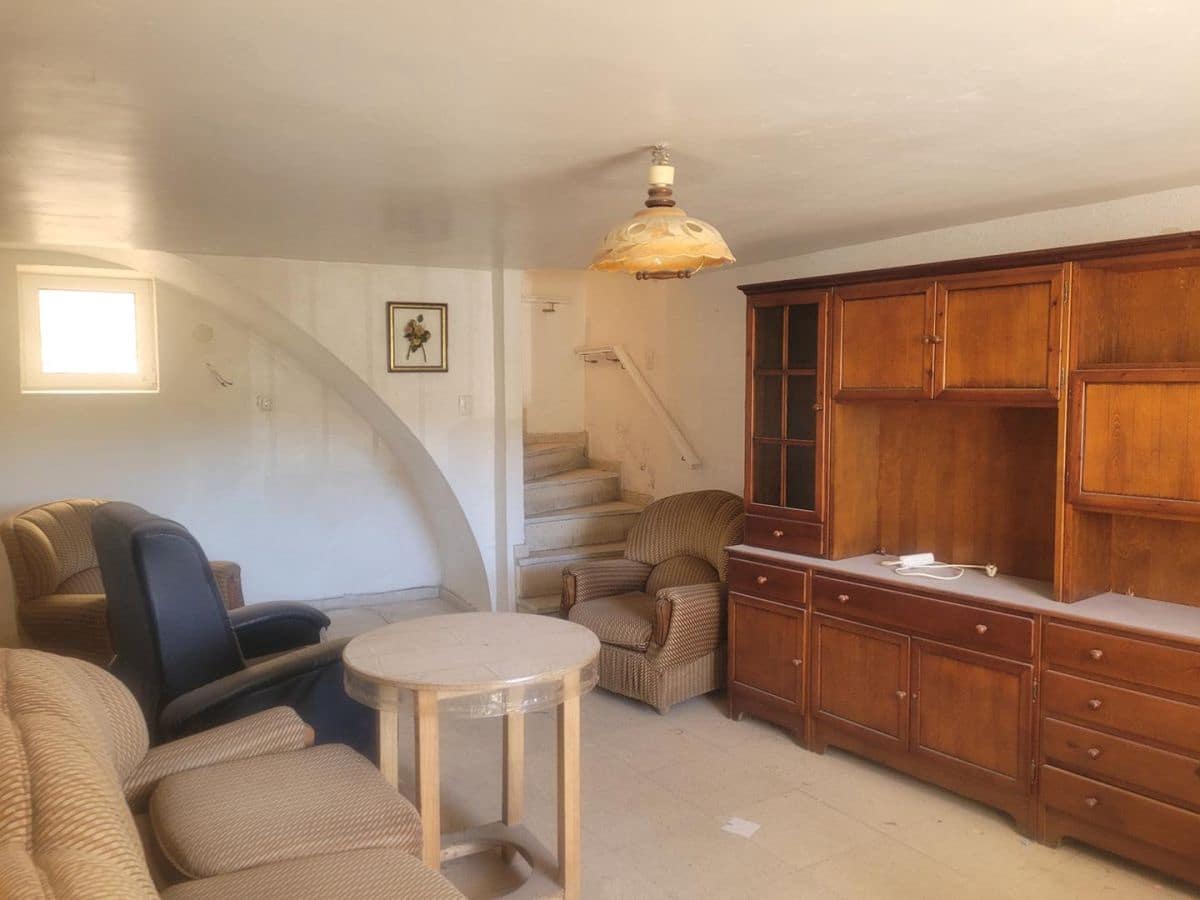 5 bedroom Townhouse for sale in Senes with garage - € 60,000 (Ref: 8392307)