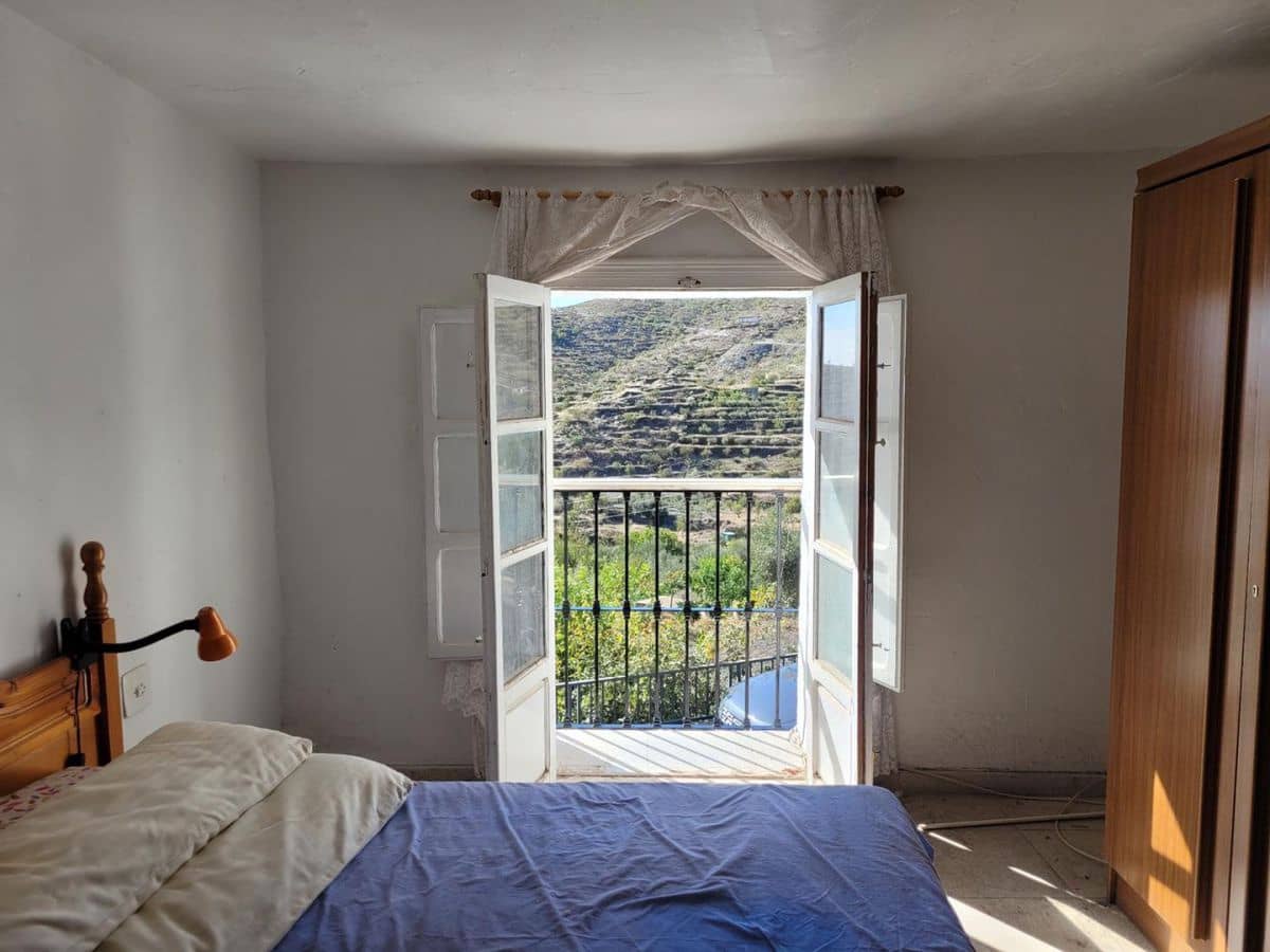 5 bedroom Townhouse for sale in Senes with garage - € 60,000 (Ref: 8392307)